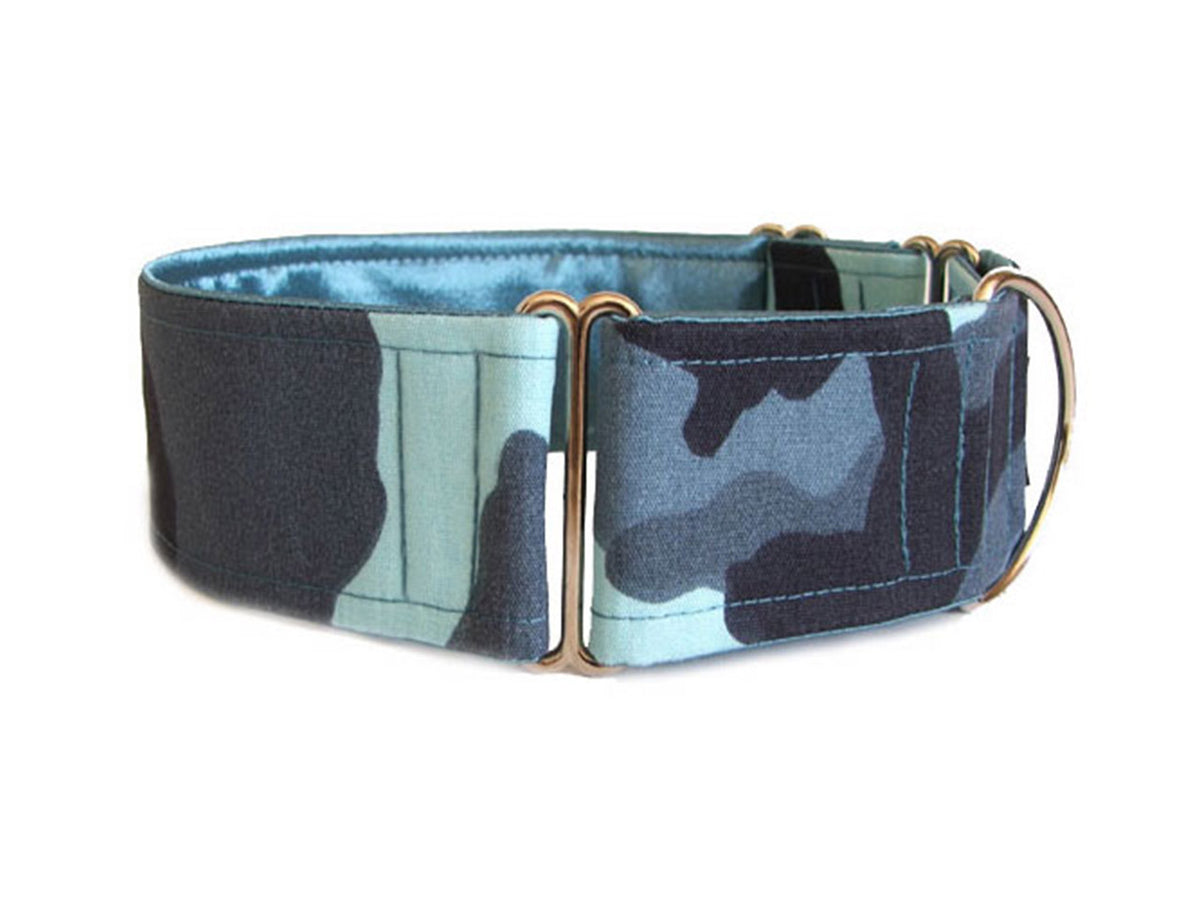 Shades of blue camouflage make this the perfect collar for any campaign, whether it's pool-side or sofa-side! 