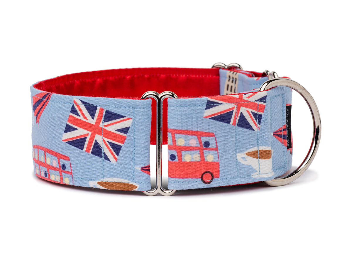 Your pooch will be chuffed to bits with this pretty blue collar splashed with iconic British images like the Union Jack, Big Ben, and a double-decker bus!