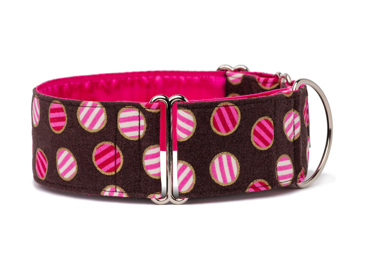 Like a sweet treat your pup can wear, this chocolate-brown collar with pretty pink dots is sure to please even the most discerning pooch!