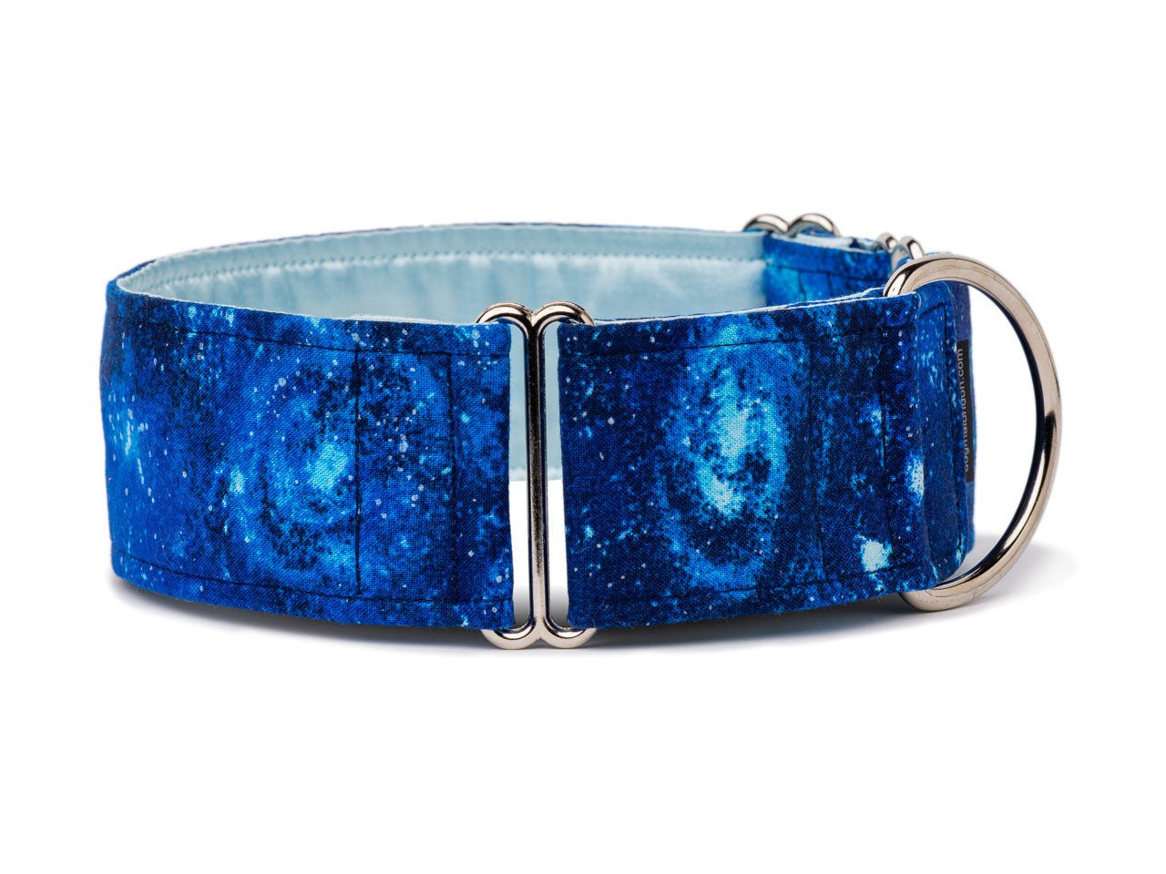 Have the best dog in the whole universe? Then this is the collar for your pooch! Stars and galaxies on deep blue highlight your dog's place in the center of it all!