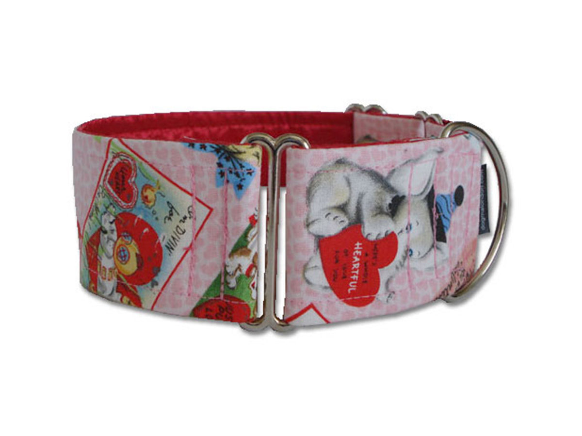 Show your pooch some love with this cute pink retro Valentine collar! 