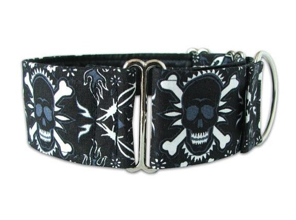 Edgy black and white bandanna skull collar for the park's most punked-out pooch! 