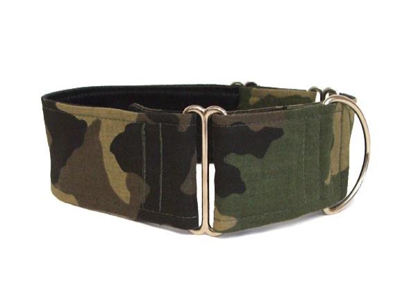In this classic green camouflage dog collar your dog will be ready for any mission!